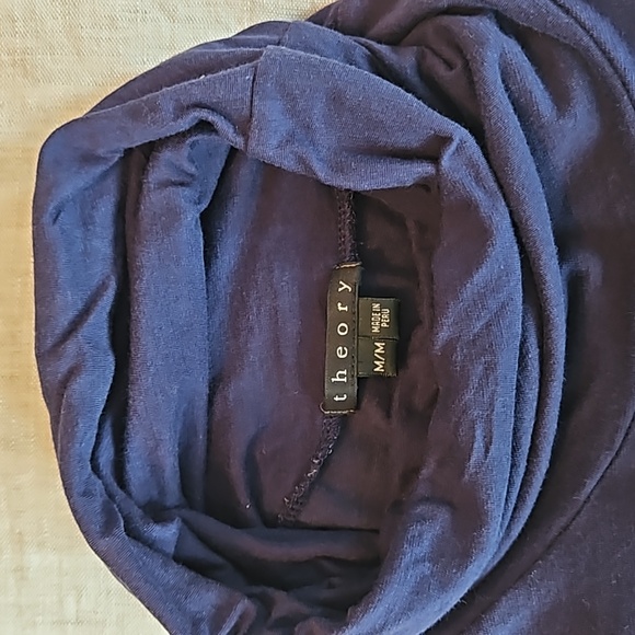 EUC Size Medium Theory Top - Picture 4 of 4